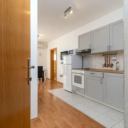 Apartmán Superior-apartment Mit Einem Schlafzimmer In Strandnaehe By Interhome Trogir