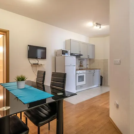 Superior-apartment Mit Einem Schlafzimmer In Strandnaehe By Interhome Apartmán Trogir