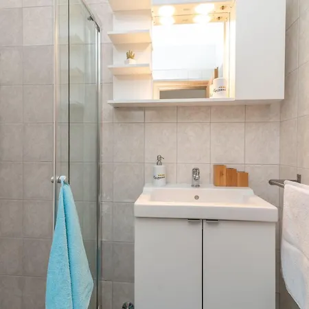 Superior-apartment Mit Einem Schlafzimmer In Strandnaehe By Interhome Trogir